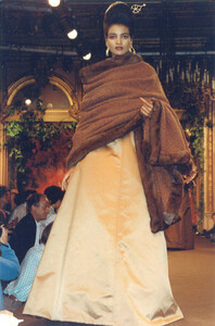 ChristianLacroixCoutureFW19884.thumb.jpg.4440a941e6cfa9e2d2e6ca5fbfb39959.jpg