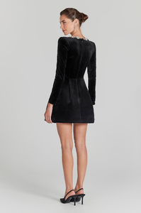 DAVINADRESS_BLACK_ECOM_CROPPING_PDP_Size_Image1.png