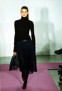 DKNY2000WomenRTW48.thumb.jpg.5d7d7676e826e836505d45f7b72e1560.jpg