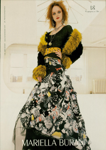 Demarchelier_Mariella_Burani_Fall_Winter_2005_06_01.thumb.png.5959776dd75f348ee01939b94462b74c.png