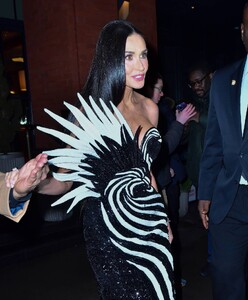 Demi-Moore---Heading-to-an-event-at-MoMA-in-New-York-13.jpg