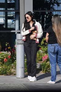 Demi-Moore---Reunites-with-Chihuahua-Pilaf-after-Puerto-Vallarta-Vacation-01.jpg