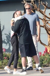 Demi-Moore---Reunites-with-Chihuahua-Pilaf-after-Puerto-Vallarta-Vacation-09.jpg