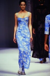 DolceGabbana1997WomenRTW114.thumb.jpg.5a83ca13612226f815afbbe9cb9b3c9c.jpg