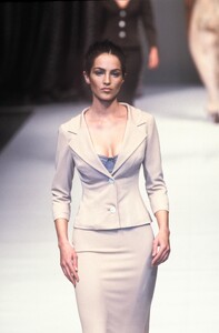 DolceGabbana1997WomenRTW26.thumb.jpg.25bf606389d48bcb825e3b769b076b75.jpg