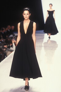 DonnaKaran1995WomenRTW66.thumb.jpg.03c4e64e9e7d4ff6646e296e5b090e73.jpg