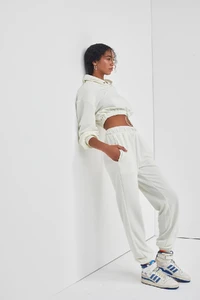 EllieSetBONE_02.webp