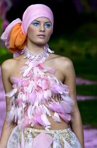 EmanuelUngaro2001HauteCouture72.thumb.jpg.de9e3d4feacb446a87481133c99b4a4b.jpg