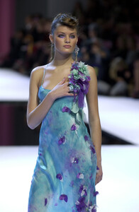 EmanuelUngaro2001WomenRTW85.thumb.jpg.99812b95d523c76ecc2af1c0fd4b3c0b.jpg