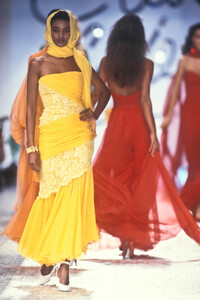 EnricoCoveri1989WomenRTW37.thumb.jpg.59c268f4d3a4f2fa51133b43af9a93a3.jpg