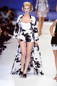 Eva_Dior_SS1996_01.jpg