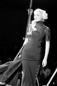 Eva_Gaultier_FW1992_12.jpg