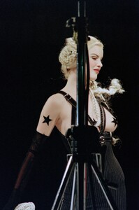 Eva_Gaultier_FW1992_25.jpg