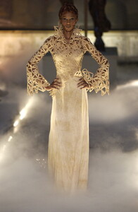 FranckSorbier2004HauteCouture118.thumb.jpg.74dfa168843a5589310a045a8890a757.jpg
