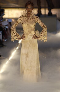 FranckSorbier2004HauteCouture122.thumb.jpg.83f818c3705feef4afc16965a36bbd50.jpg