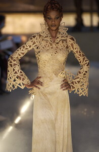 FranckSorbier2004HauteCouture123.thumb.jpg.4478727001771badc51ceb46de6b1069.jpg