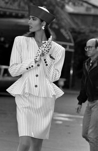 Gail_Elliott_Oscar_de_la_Renta_SS1987_011.jpg