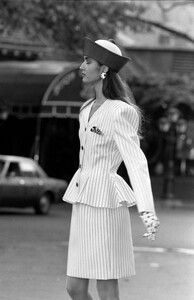 Gail_Elliott_Oscar_de_la_Renta_SS1987_015.jpg