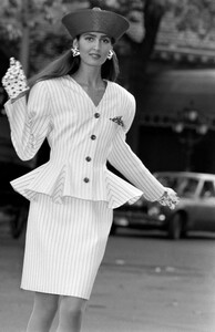 Gail_Elliott_Oscar_de_la_Renta_SS1987_020.jpg