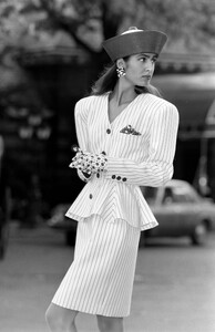 Gail_Elliott_Oscar_de_la_Renta_SS1987_022.jpg