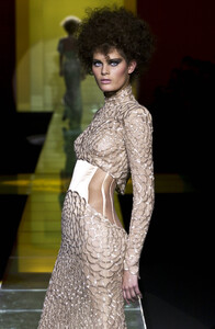 GianniVersace2001HauteCouture138.thumb.jpg.5cd093c8a6d649b18073ed39ec725bcd.jpg