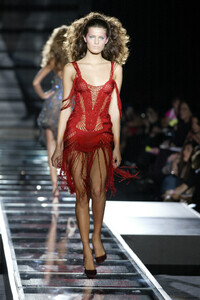 GianniVersace2002HauteCouture20.thumb.jpg.2b41677d9315b9a44905eebf95c98eea.jpg