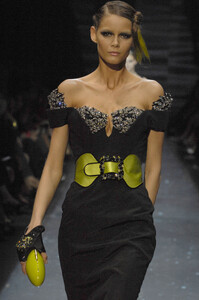 GiorgioArmaniPrive2007HauteCouture170.thumb.jpg.377c39f2a77793e5bb805396822c4836.jpg