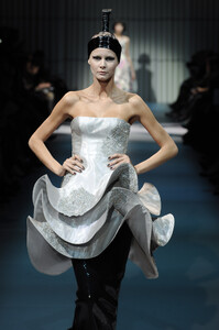 GiorgioArmaniPrive2009HauteCouture144.thumb.jpg.f71061cf9ae929f4651f9ab77ddab06a.jpg