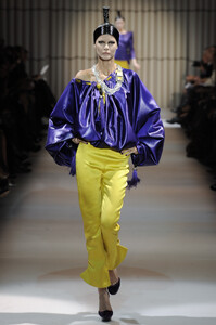 GiorgioArmaniPrive2009HauteCouture95.thumb.jpg.d802b675c9c2239049944f05ae9b6277.jpg