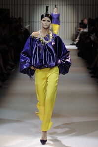 GiorgioArmaniPrive2009HauteCouture96.thumb.jpg.26e3b7245399d6f7d71b2b08620d94b4.jpg