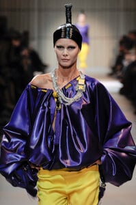 GiorgioArmaniPrive2009HauteCouture97.thumb.jpg.c6802e7014cbcb056e75090e68a74f6e.jpg