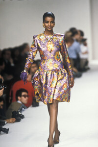 Givenchy1991FW14.thumb.jpg.4d25cb6b5380282e6b6e9043c43f1893.jpg