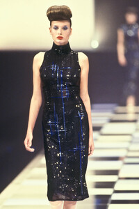 Givenchy1998WomenRTW29.thumb.jpg.12784908ab06c46df7c6f5e5c0b79e96.jpg