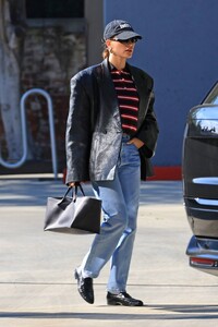 Hailey-Bieber---Seen-with-husband-Justin-Bieber-in-Beverly-Hills-03.jpg