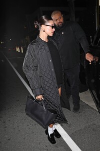 Hailey-Bieber---Stepping-out-for-dinner-at-E-Baldi-in-Santa-Monica-24.jpg