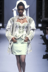 HanaeMori1992HauteCouture5.thumb.jpg.135a3d9e0d857f5de199f4387770df4f.jpg