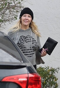 Heather-Locklear---Exits-a-meeting-in-Malibu-04.jpg