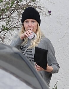Heather-Locklear---Exits-a-meeting-in-Malibu-11.jpg