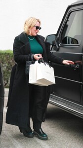 Hilary-Duff---Seen-after-retail-therapy-at-The-Glen-Centre-in-Los-Angeles-07.jpg