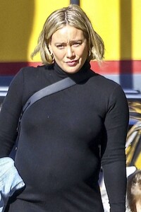 Hilary-Duff---Showing-growing-baby-bump-in-a-black-dress-in-Studio-City-03.jpg