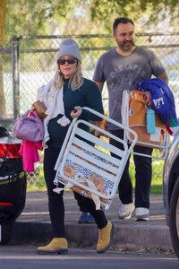 Hilary-Duff---Shows-her-Baby-Bump-during-a-park-day-in-Sherman-oaks-12.jpg