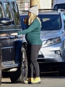 Hilary-Duff---Shows-her-Baby-Bump-during-a-park-day-in-Sherman-oaks-15.jpg