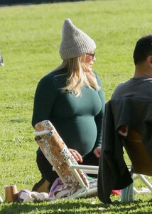 Hilary-Duff---Shows-her-Baby-Bump-during-a-park-day-in-Sherman-oaks-20.jpg
