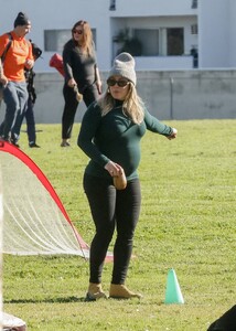 Hilary-Duff---Shows-her-Baby-Bump-during-a-park-day-in-Sherman-oaks-23.jpg