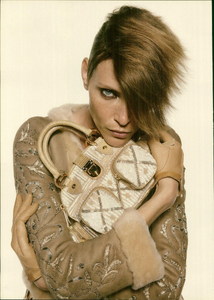 Inez__Vinoodh_Blumarine_Fall_Winter_2005_06_04.thumb.png.e1eb36b322e263672e6b8a551202b9ff.png