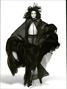 Inez__Vinoodh_Givenchy_Fall_Winter_2005_06_01.thumb.png.32bb687e760d085b2ed7ceaa77176478.png