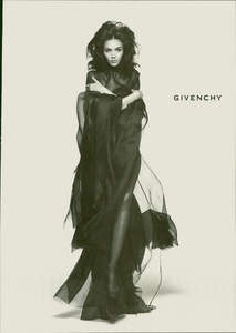 Inez__Vinoodh_Givenchy_Fall_Winter_2005_06_02.thumb.png.a4cb75b1727d024c8dd8417c2f170d6f.png