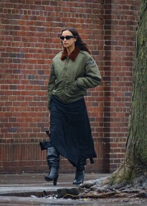 Irina-Shayk---Out-for-a-stroll-in-New-York-03.jpg
