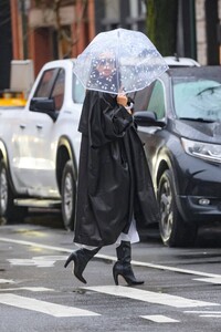 Irina-Shayk---Out-in-Manhattan-02.jpg