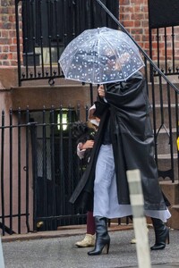 Irina-Shayk---Out-in-Manhattan-05.jpg